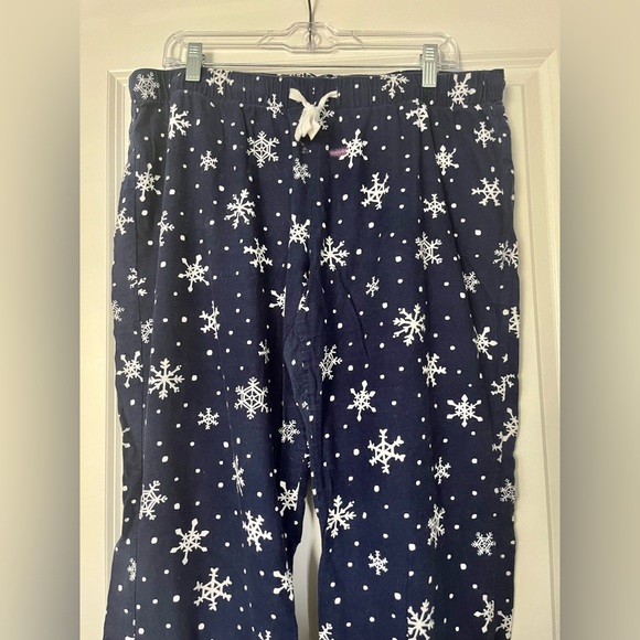 Old Navy Snowflake Pajama Pants (L) 💤 - Picture 2 of 4